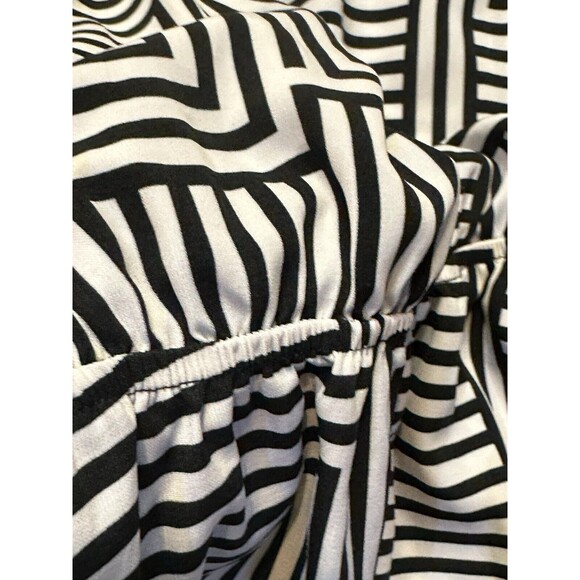 Forever 21 black white geometric maze stripe dress M elastic waist light flowy - Picture 11 of 14